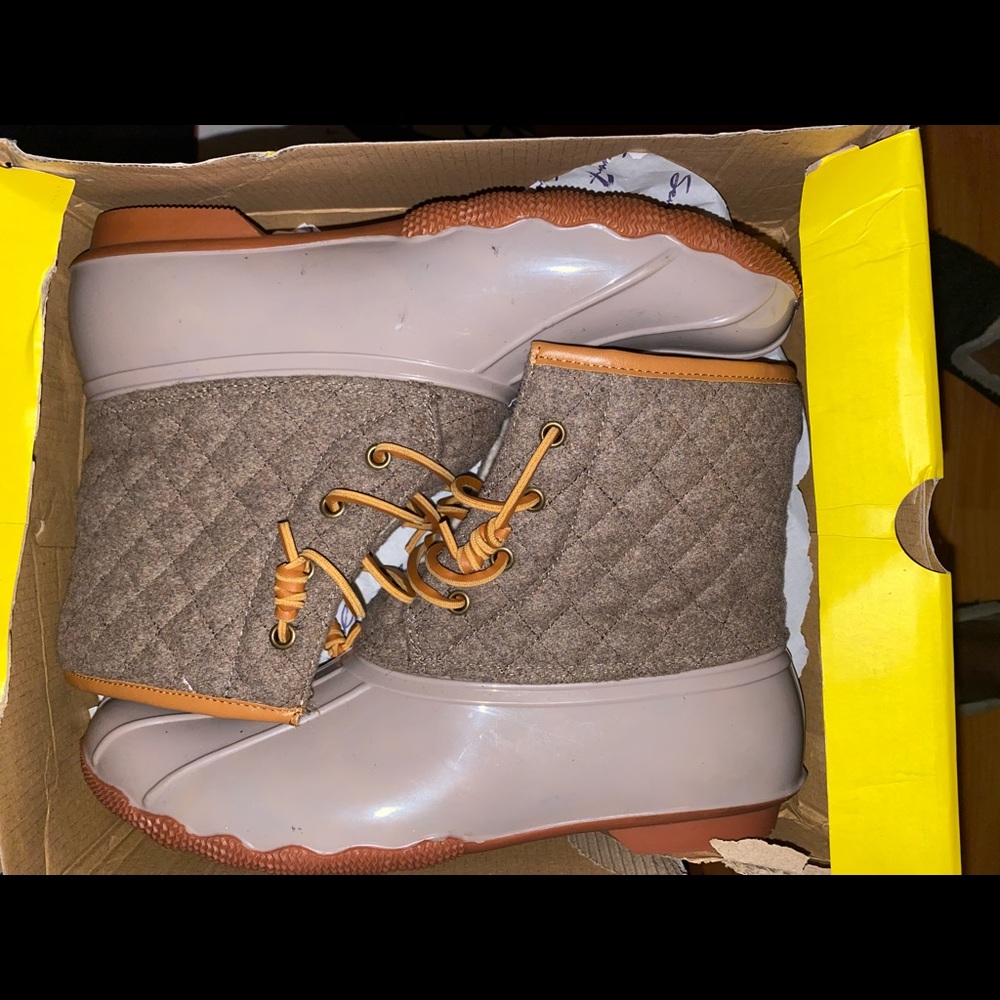 Duck boots